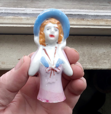 ANTIQIUE 1920s PORCELAIN HALF DOLL BRUSH HANDLE PIN CUSHION? HAND PAINTED