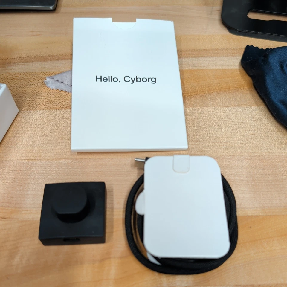 ULTRAHUMAN Size 10 Ring AIR Gold Color - Image 4 of 4