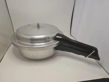 Vintage Mirro-Matic Pressure Cooker 2  1/2 Qt  pot only steam