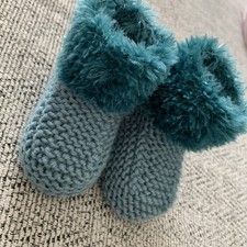 Newborn Baby Bootees Hand knitted Fur Cuffed 0-3 Months Machine Wash New Gift