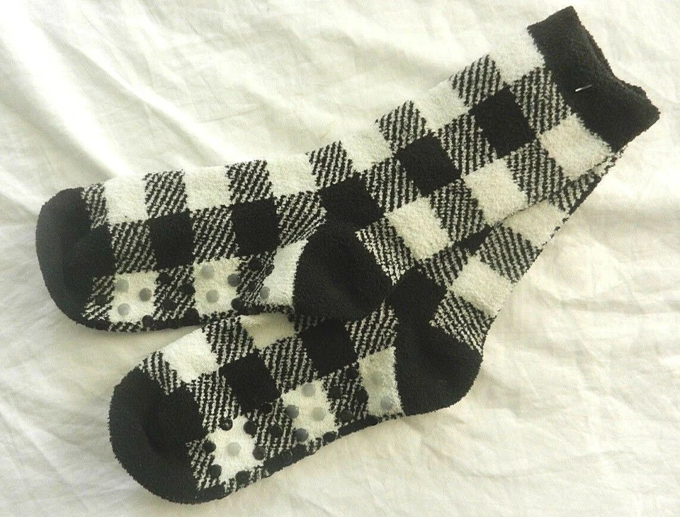 Calcetines Zapatilla Niñas Sonoma Blanco y Negro Suelas Antideslizantes Talla 9 a 11 Foto 2 de 4