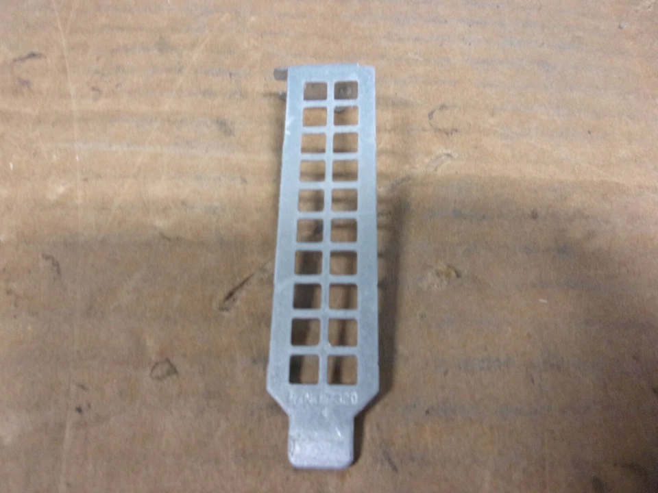 LOT OF 20 Dell Optiplex Slot Cover F732D - Image 3 of 4