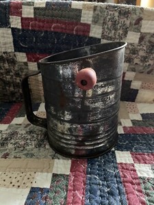 Bromwell’s 5 Cup Sifter W/Red Wood Knob Crank Handle Primitive Farmhouse Rustic