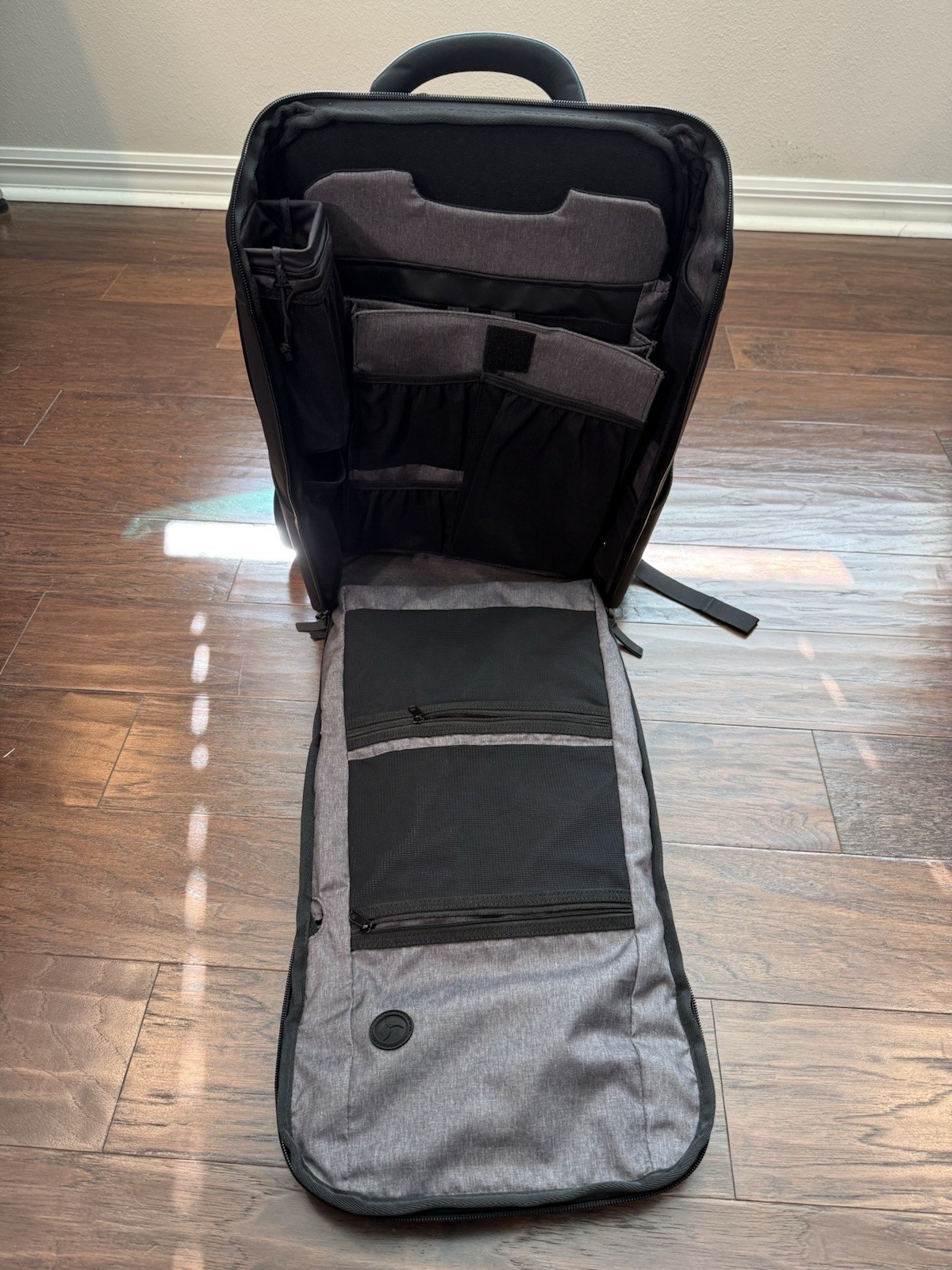 Nomatic Backpack, Great Condition - image 4