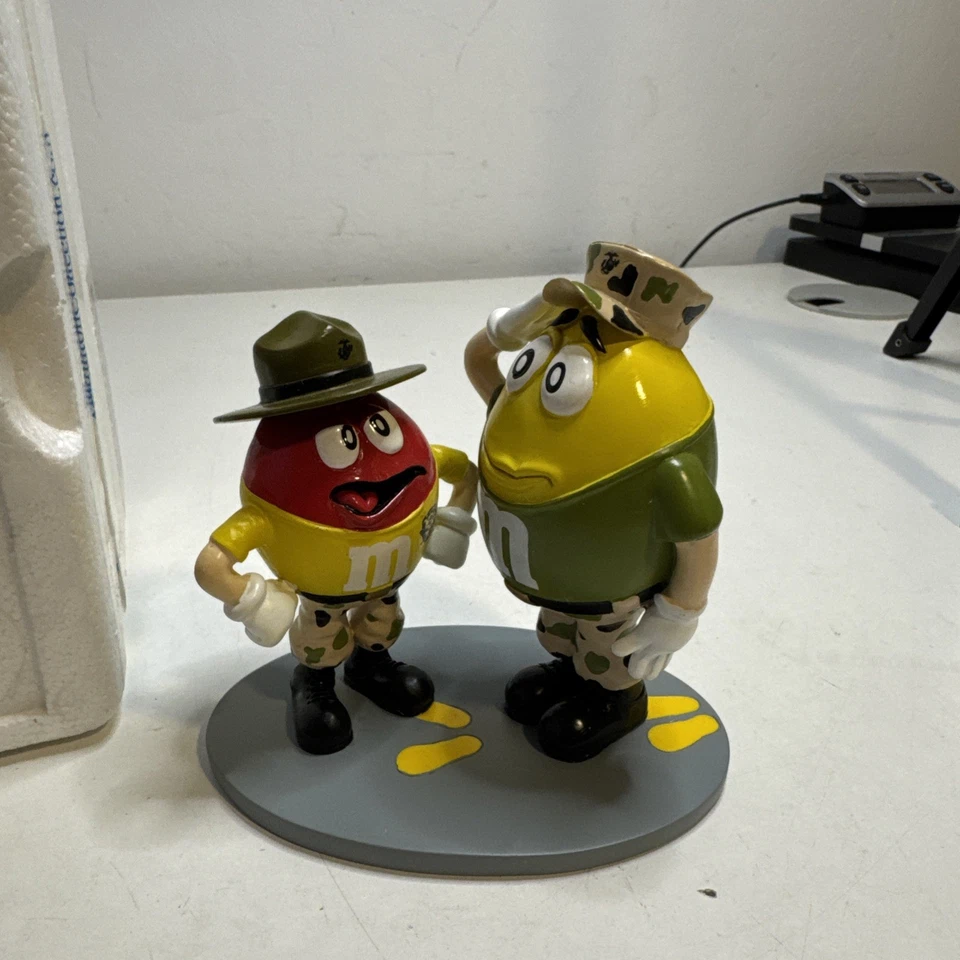 M&M’s “Born Leader ”, The Hamilton Collection Salute U.S.M.C. - NIB W/ COA - Image 2 of 4