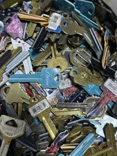 Lot of Misc Cut & Blank Keys mixed 1 Pound (LBS) House,Cars,some Old Craft