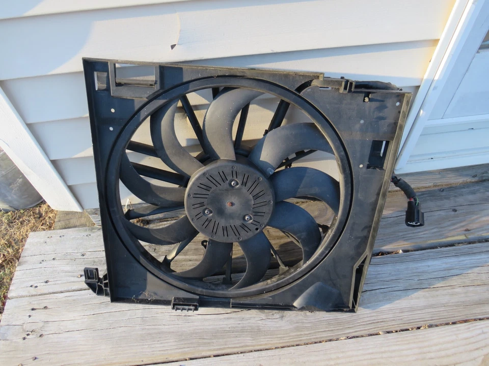 2011 JAGUAR XF  RADIATOR COOLING FAN ASSEMBLY - Image 2 of 4