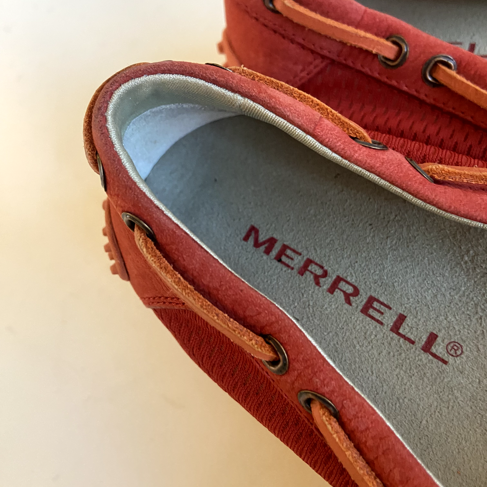 Scarpe da donna rosse Merrell taglia 7 pelle marina lava balletto antiscivolo