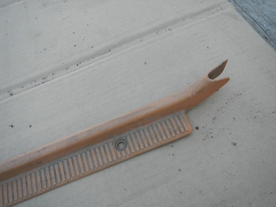 RIGHT FRONT PASS. DOOR SILL SCUFF PLATE 1980 80 NISSAN DATSUN 210 310 BLUEBIRD - Image 4 of 4
