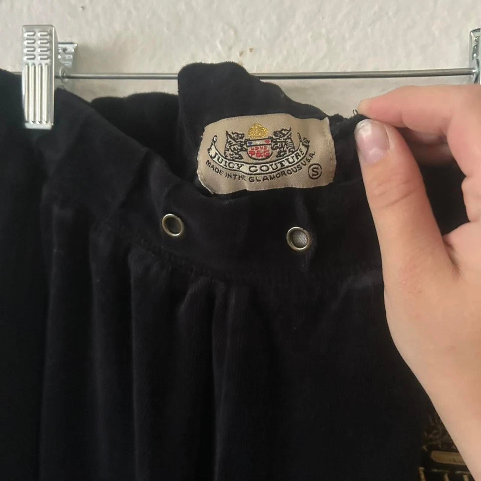 Pantalones deportivos vintage Y2K de terciopelo negro Juicy Couture pequeños sin cordón Foto 4 de 4