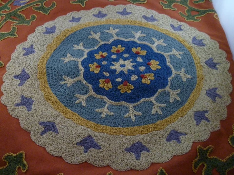 Funda de Almohada POTTERY BARN HOWELL SUZANI Bordada Naranja Quemado Azul 25X25 Foto 2 de 4