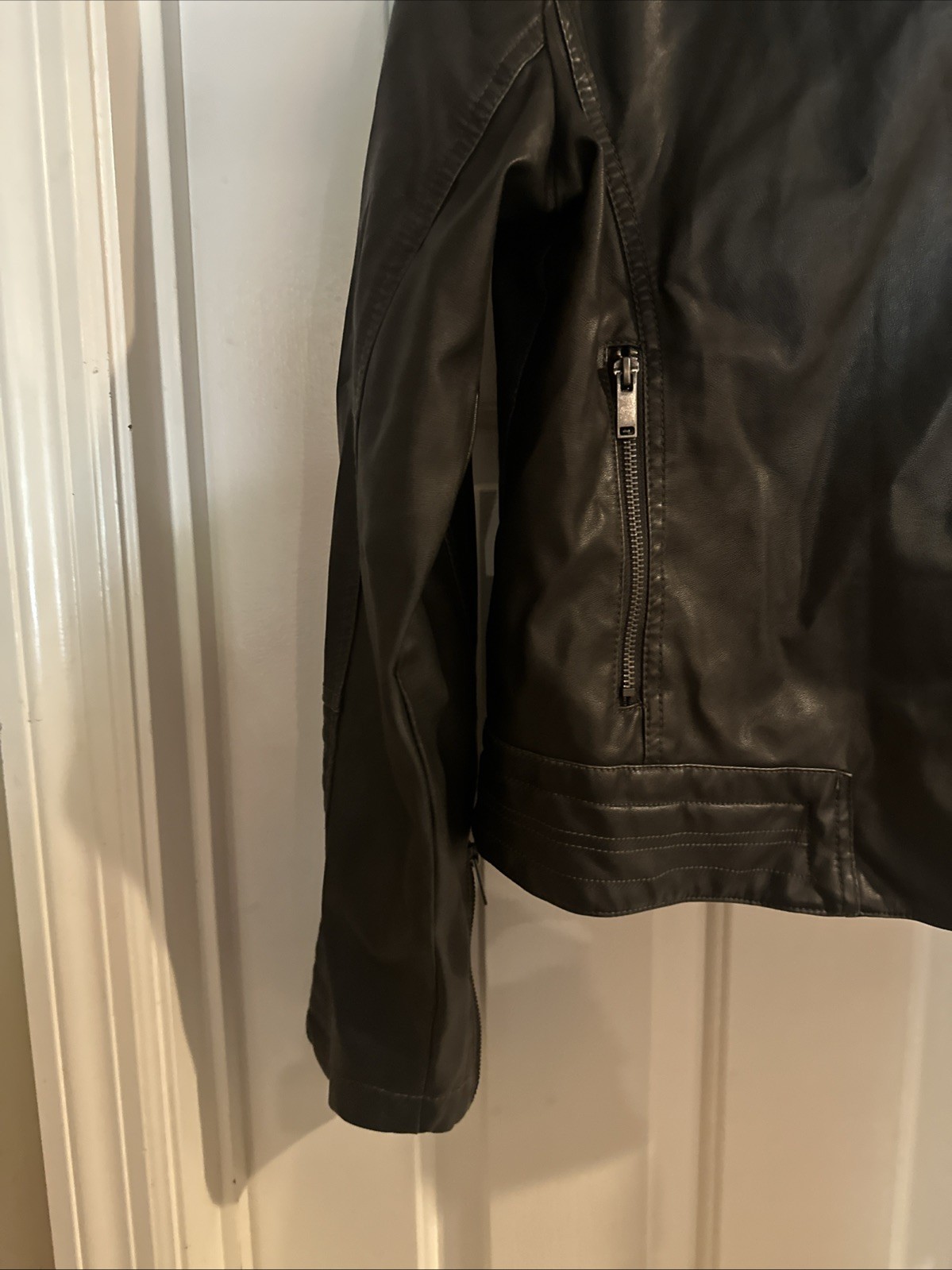 Universal Thread L Black Leather Jacket Women's S… - image 8