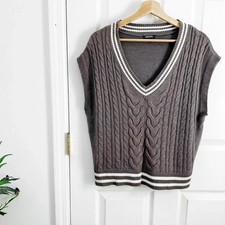Wild Fable Oversized V-neck Cable Knit Cap Sleeve Vest in Gray