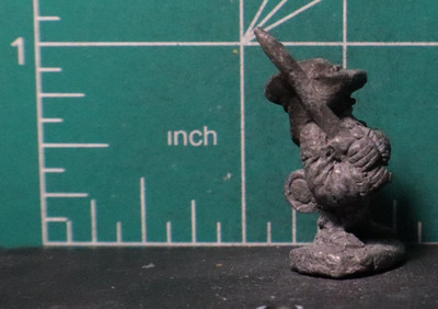 Grenadier Dungeons & Dragons  Metal Miniatures - DWARF with 2H SWORD