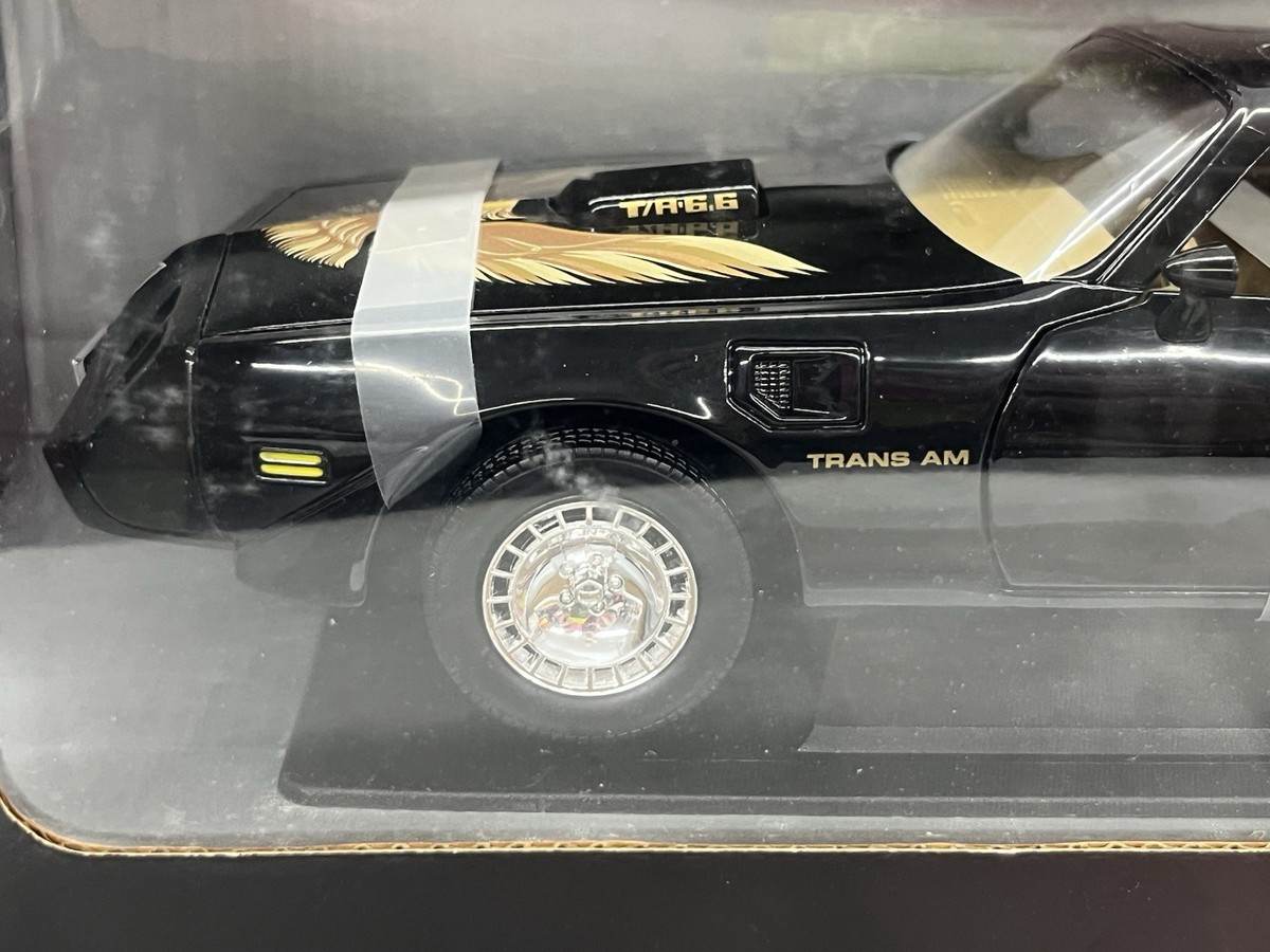 1/18 Yat Ming Road Signature 1979 Pontiac Firebird Trans Am T/A