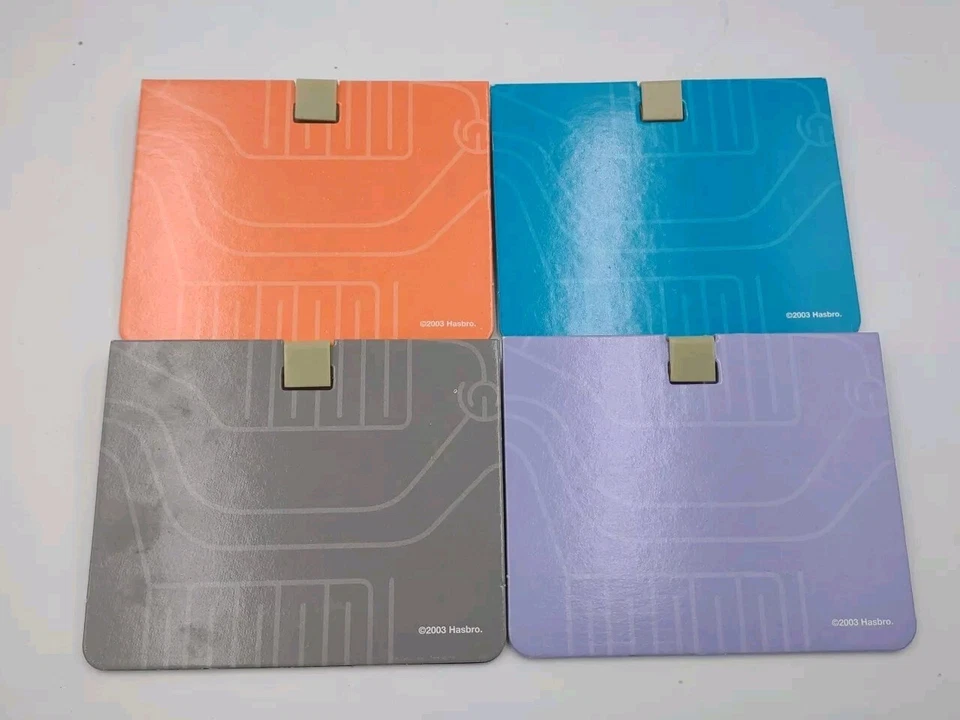 Juego parlante electrónico Clue FX piezas de repuesto carpetas de 4 jugadores con clip Foto 2 de 2