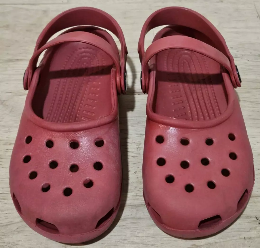 Girls hotsell karin crocs
