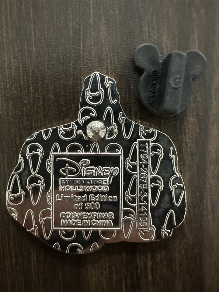 Disney DSSH DSF Mr. Incredible Pin Traders Delight GWP LE 500 PTD Pin - image 2 of 2