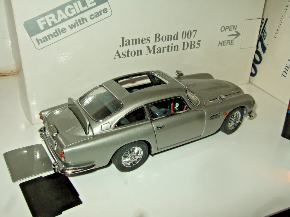 Danbury Como Nuevo James Bond 007 Aston Martin DB5 Diecast Modelo Escala 1:24 Foto 2 de 4