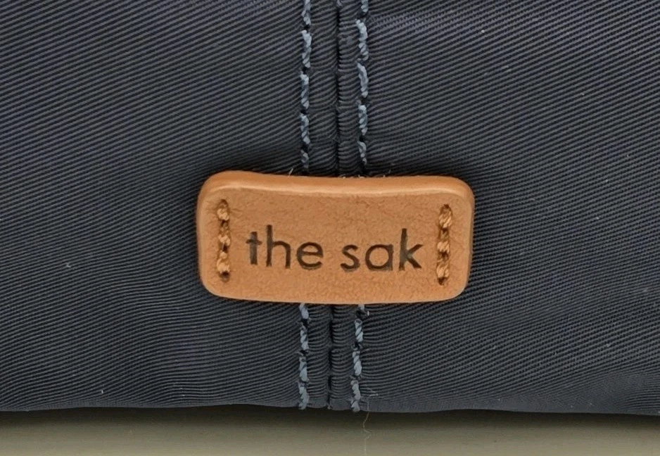 Bolso Bandolera The Sak Esperato Hobo Poliéster Correa Azul Marino Marrón Borde  Foto 3 de 4