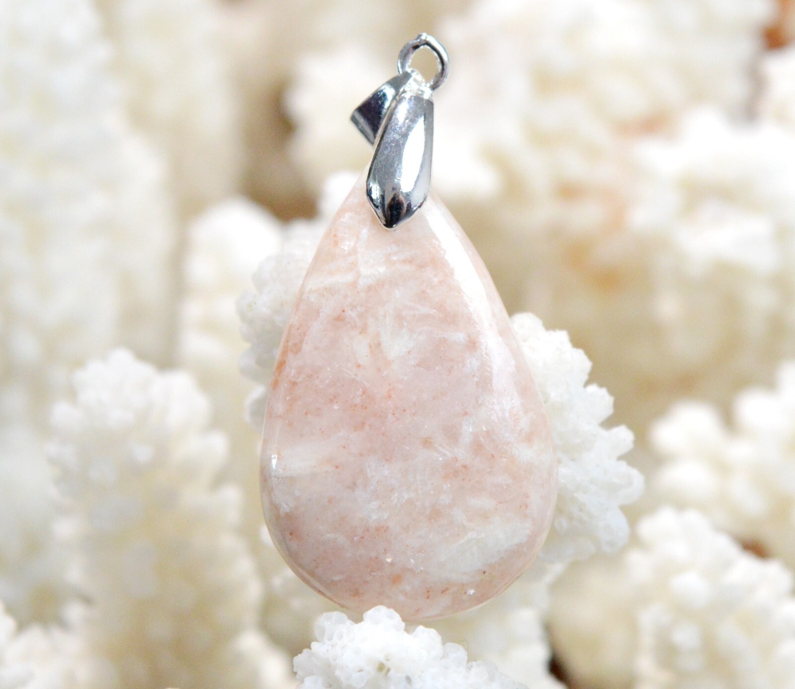 Quartz fraise pendentif de 36 carats en cadeau d'anniversaire mémorable