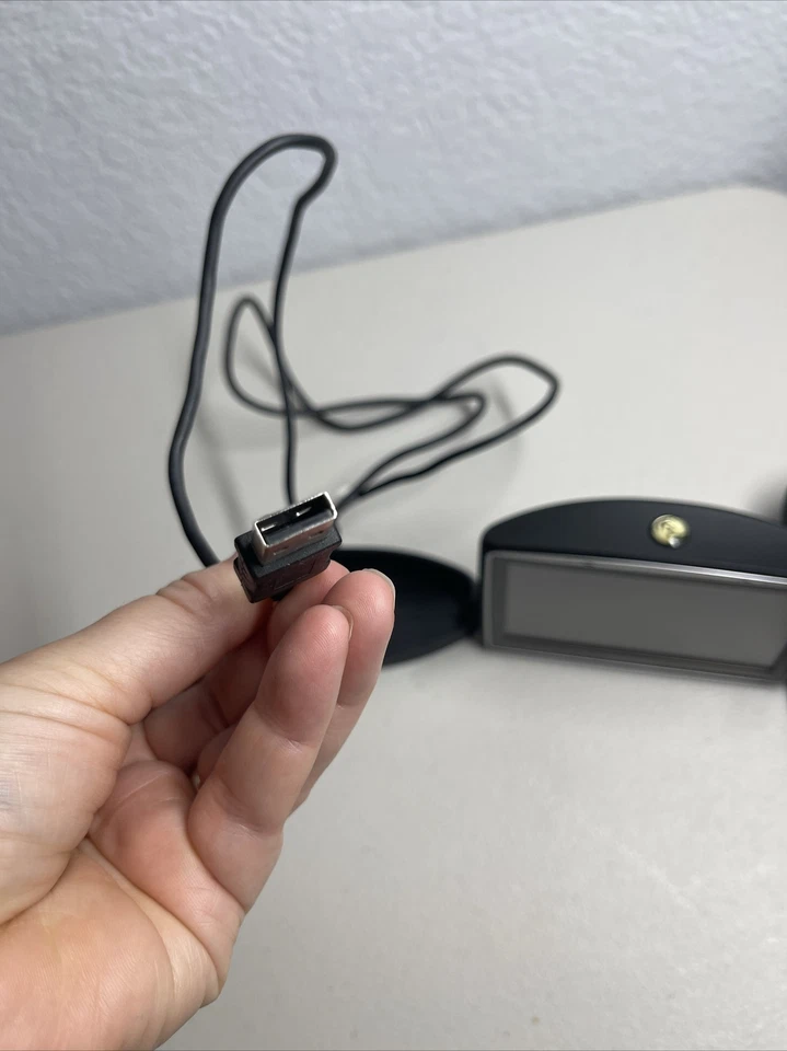 TomTom Go 720 **4.3 Inch Widescreen Touch Screen Bluetooth Portable GPS  - Image 4 of 4