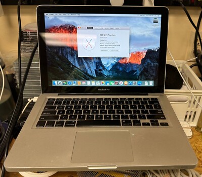 Apple MacBook Pro 15-inch September 2009 2.66GHz Intel Core 2 Duo (MB985LL/A)