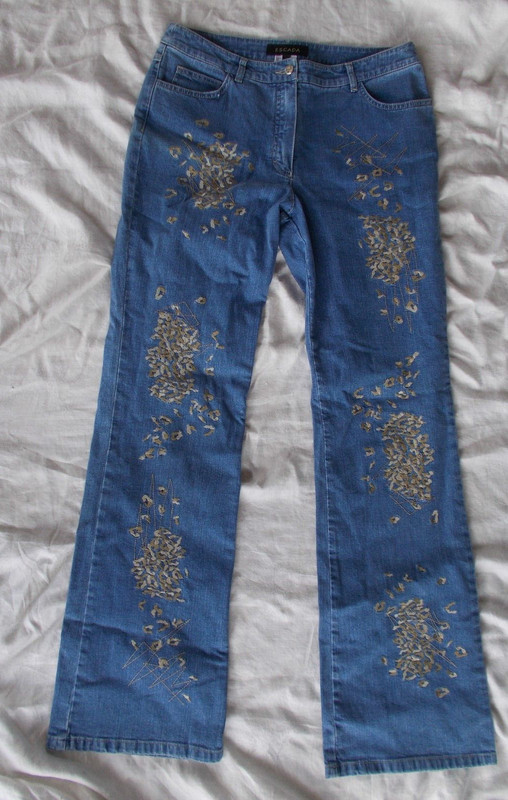 ESCADA EMBROIDERED DENIM JEANS FLARED (EU 40)