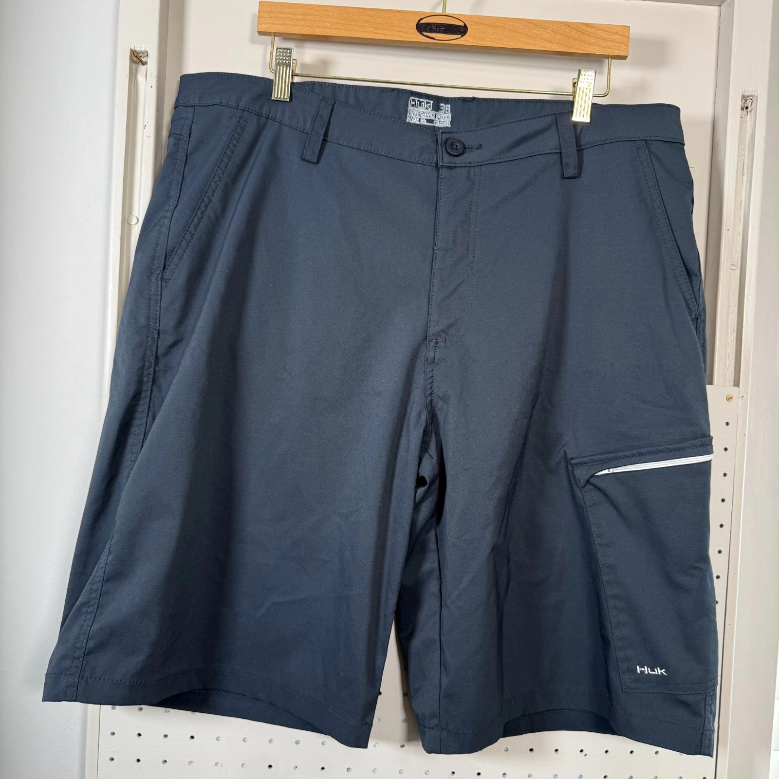 Huk Performance Fishing Cargo Shorts Men's Navy Blue Stretch Zip Fly - 38