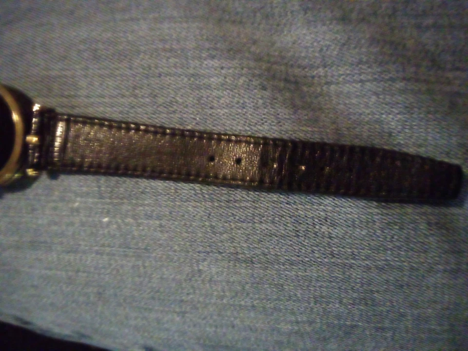 复古 80 年代古驰金色手表,二手,仍在原装盒 — 第 3/4 张图片