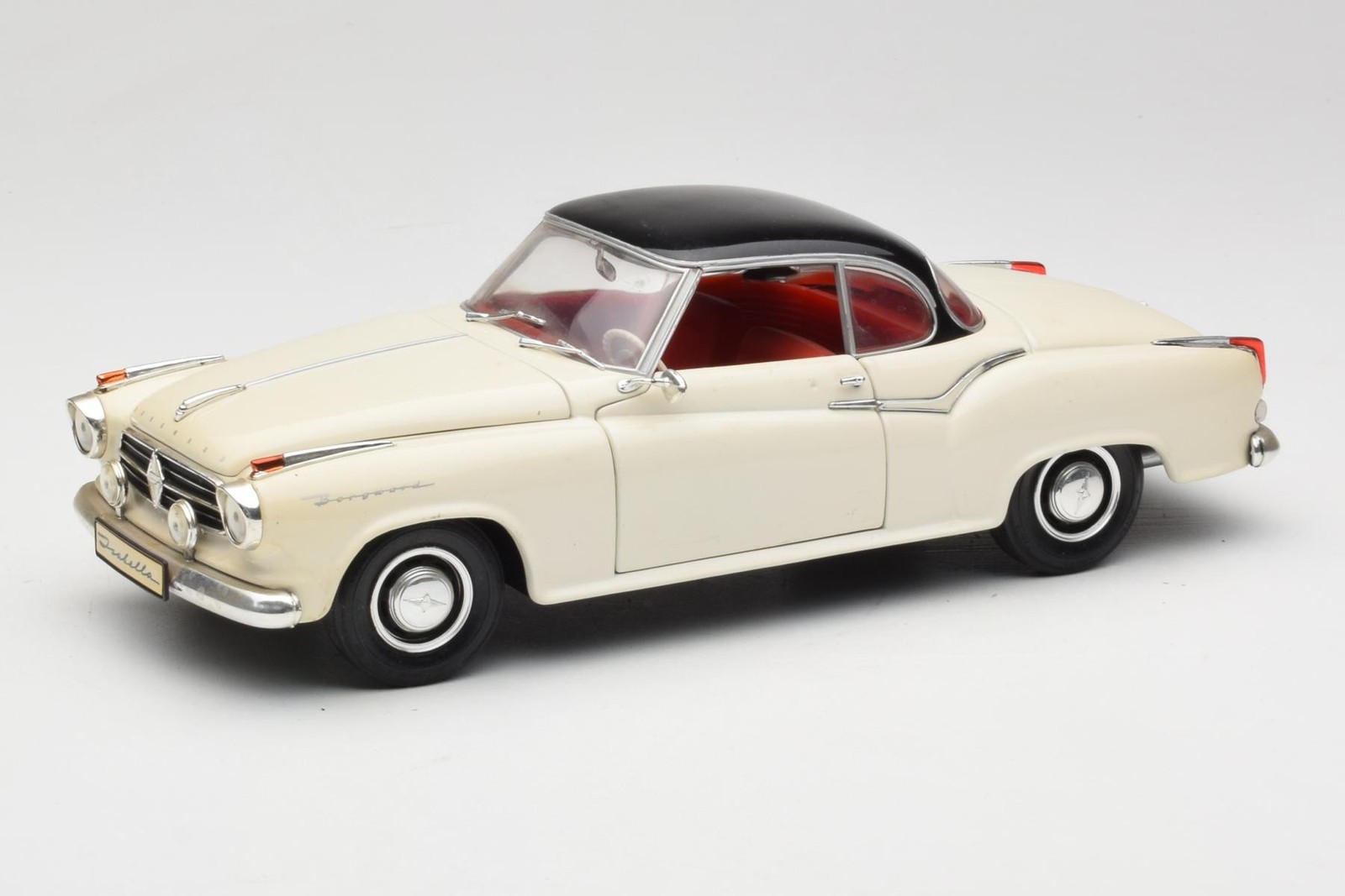 08859 Borgward Isabella Coupe White Revell 1/18