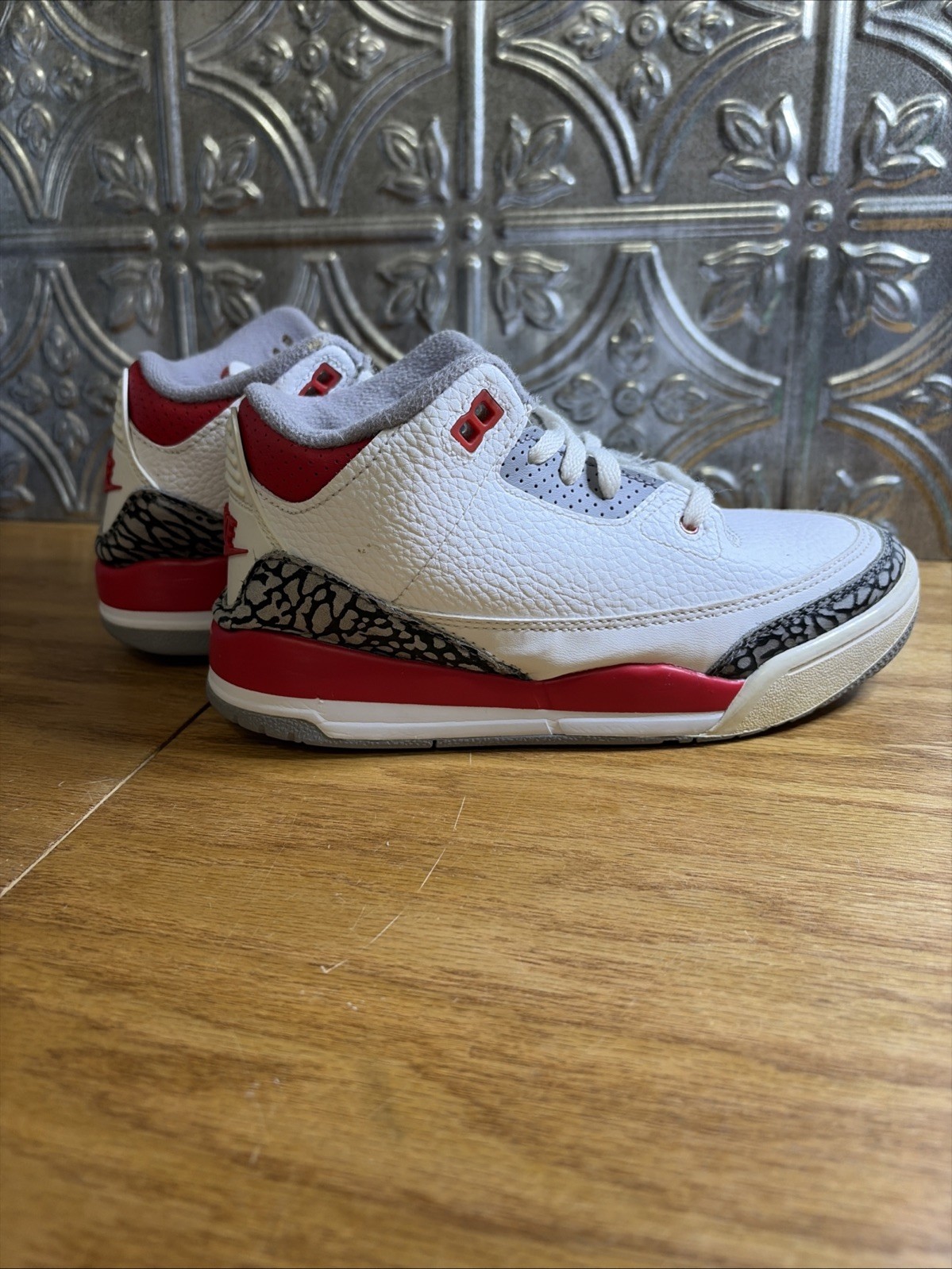 Air Jordan 3 Retro Fire Red PS Boys Shoe Size 2.5Y Red DM0966-160 thumbnail 3