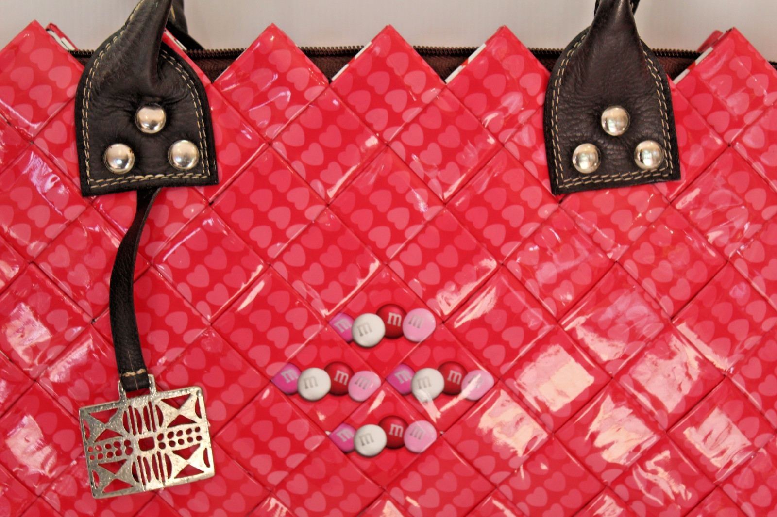 NEW Bespoke M&M's World Mitz Handmade Weave Zip Handbag w Charm Pop Culture RARE image 9
