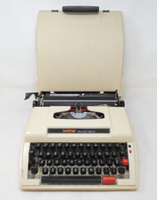 Macchina da scrivere portatile vintage Brother Deluxe 750TR e custodia made in Japan ECCELLENTE
