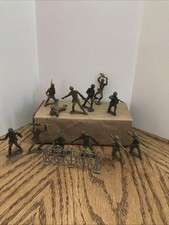 Vintage 1960s green army men plastic LOT of 12 military soldier
