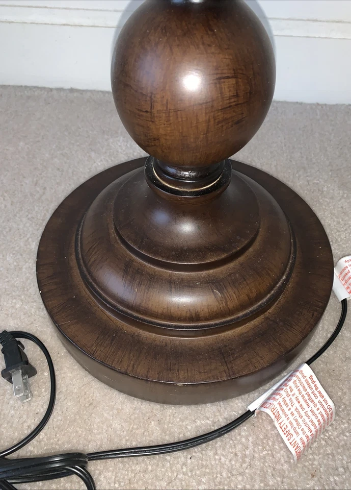 Lámpara de piso de madera color oscuro tipo A 58" x 15" usada buen estado 14 lb Foto 3 de 4