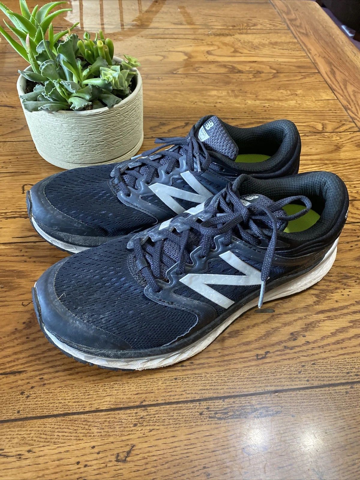 MEN NEW BALANCE FRESH FOAM: SZ12. BLACK WHITE RUNNING SHOES.