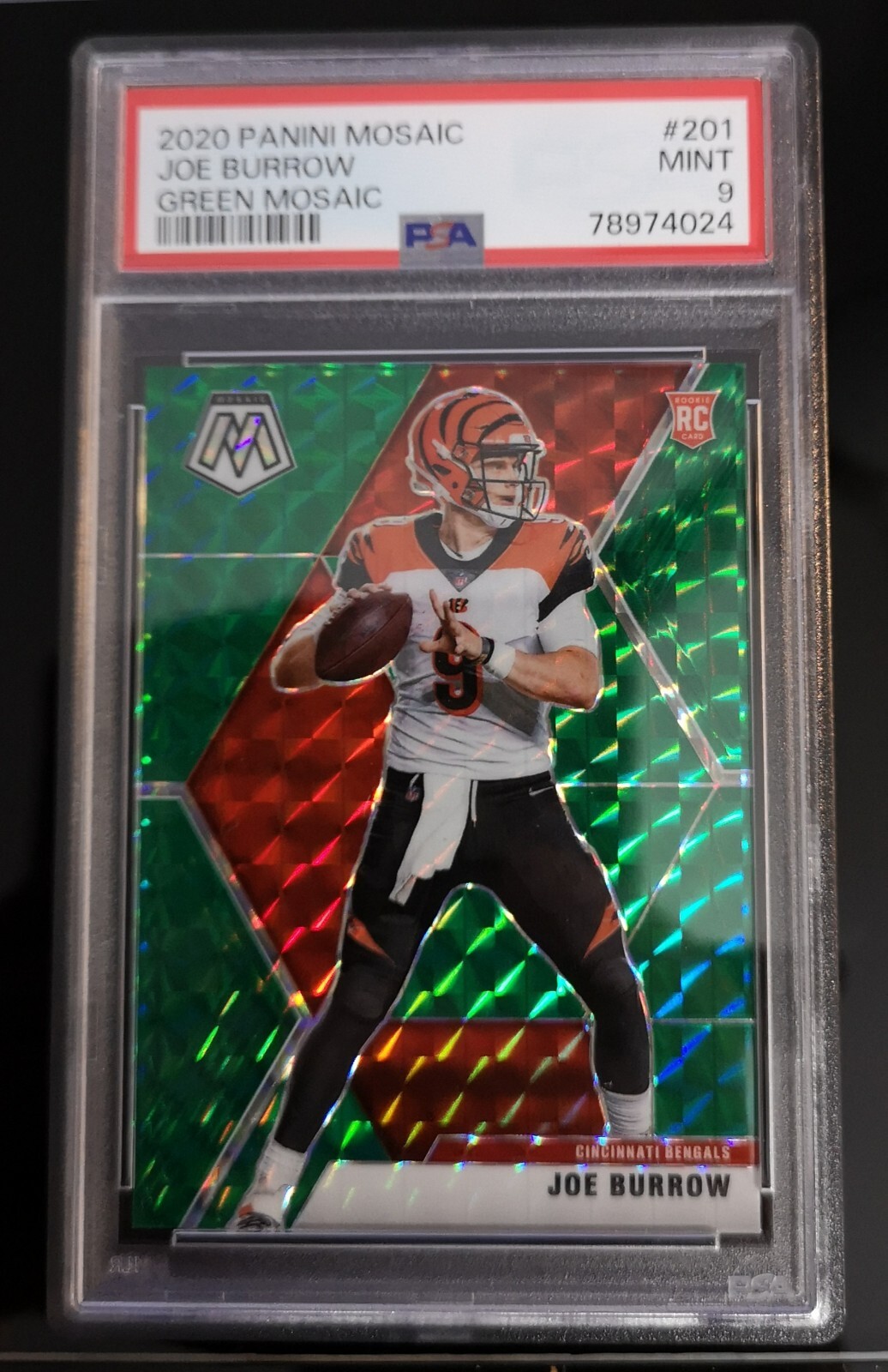 PSA 9 🔥 JOE BURROW RC SP 2020 Panini Mosaic Green Prizm Rookie Parallel #201 view 1