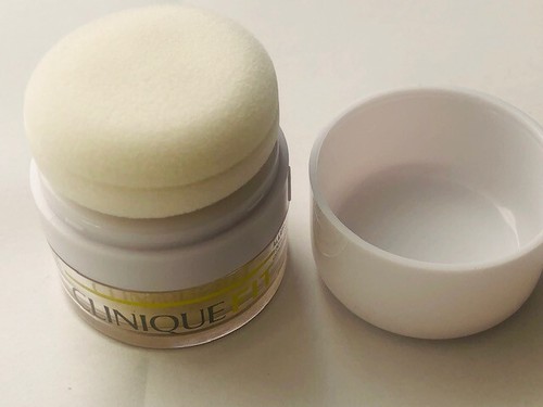 Clinique Fit POST-WORKOUT NEUTRALIZING FACE POWDER, .08 OZ - Picture 3 of 5