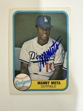 Autographed 1981 Fleer Many Mota. Los Angeles Dodgers Legend! Great Vintage Card
