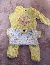 Millie&Myles 0-3 Months 2 Piece Footed Ribbed Yellow Body Suit I Love My Family Millie&Myles 0-3 Months 2 Piece Footed Ribbed Yellow Body Suit I Love My Family