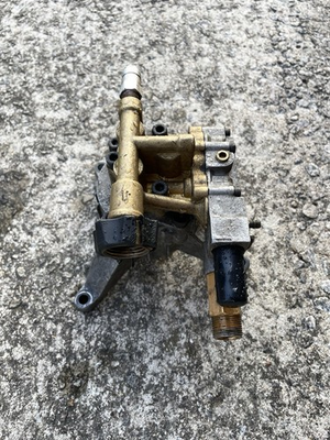 #ad Honda GCV160 Pressure Washer Pump 2600 PSI For Parts Repair Includes Key $39.00