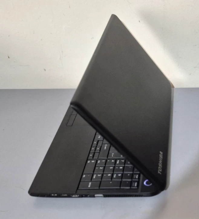 Toshiba Satellite 15.6" Intel Core i3 4th Gen Processor 1TB HDD 8GB Ram Wins 8.1 - Image 3 of 4