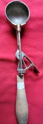 Gilchrist No. 31 Size 24 Antique Ice Cream Scoop with Wood Handle 10.5'' Vintage 