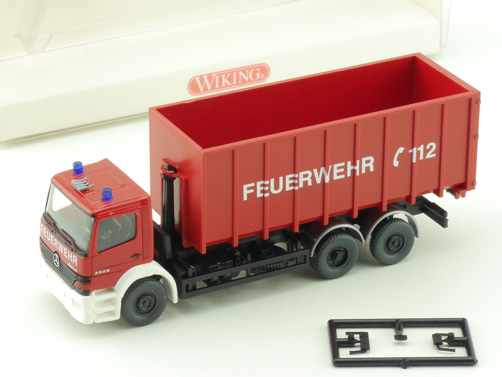 Wiking 6240134 MB Atego Abrollkipper Feuerwehr LKW wie NEU! OVP 1705-02-04