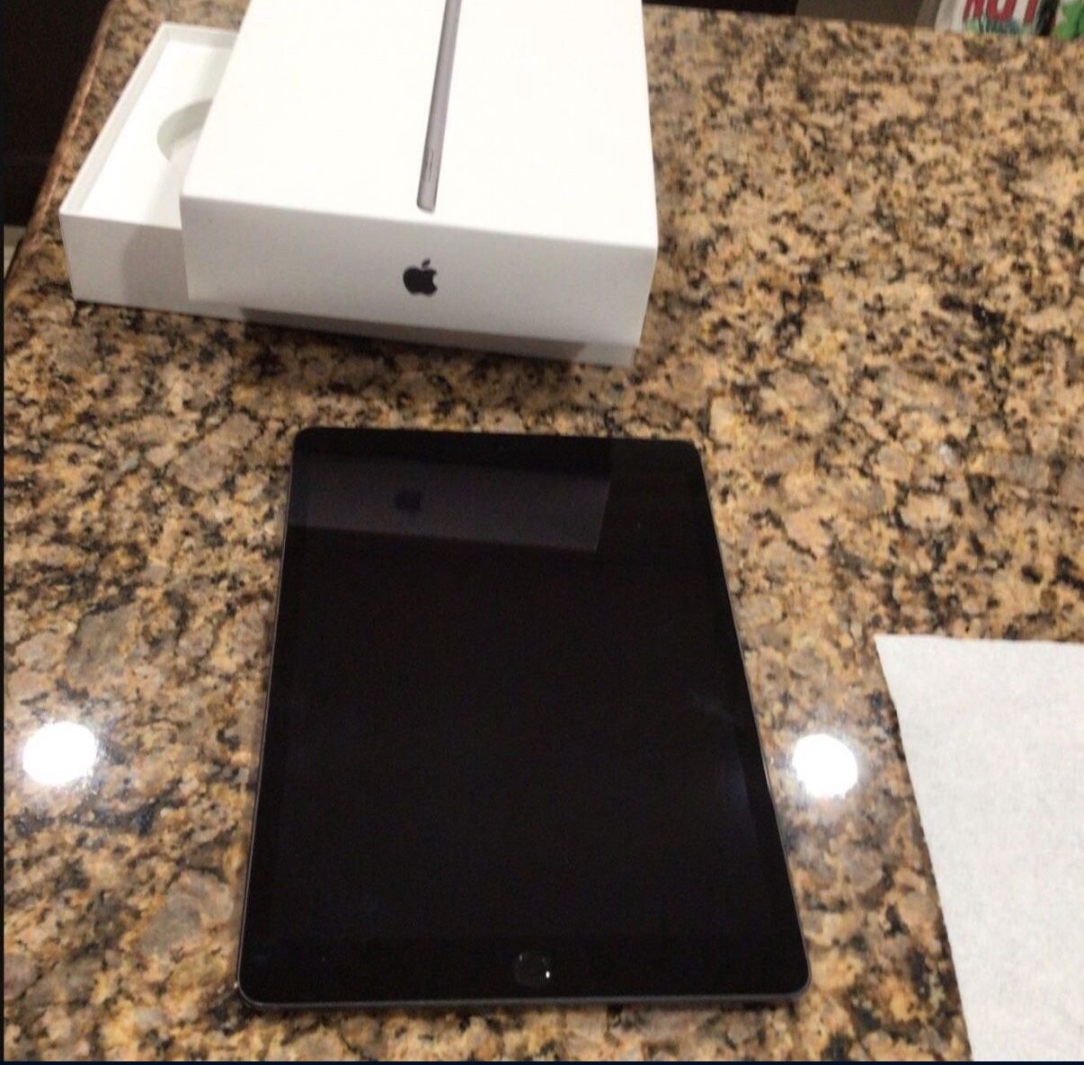 iPad 9th Generation 256GB WiFi (TIKTOK  APP INSTALLED)-image