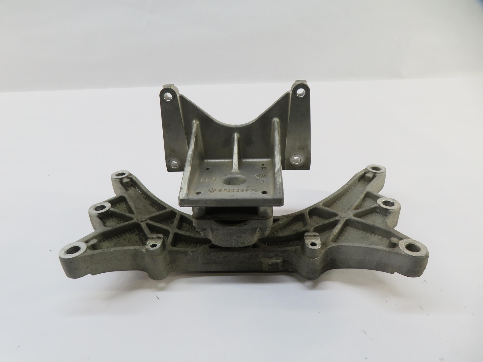 2018 MASERATI QUATTROPORTE VI (M156) TRANSMISSION MOUNT SUPPORT BRACKET