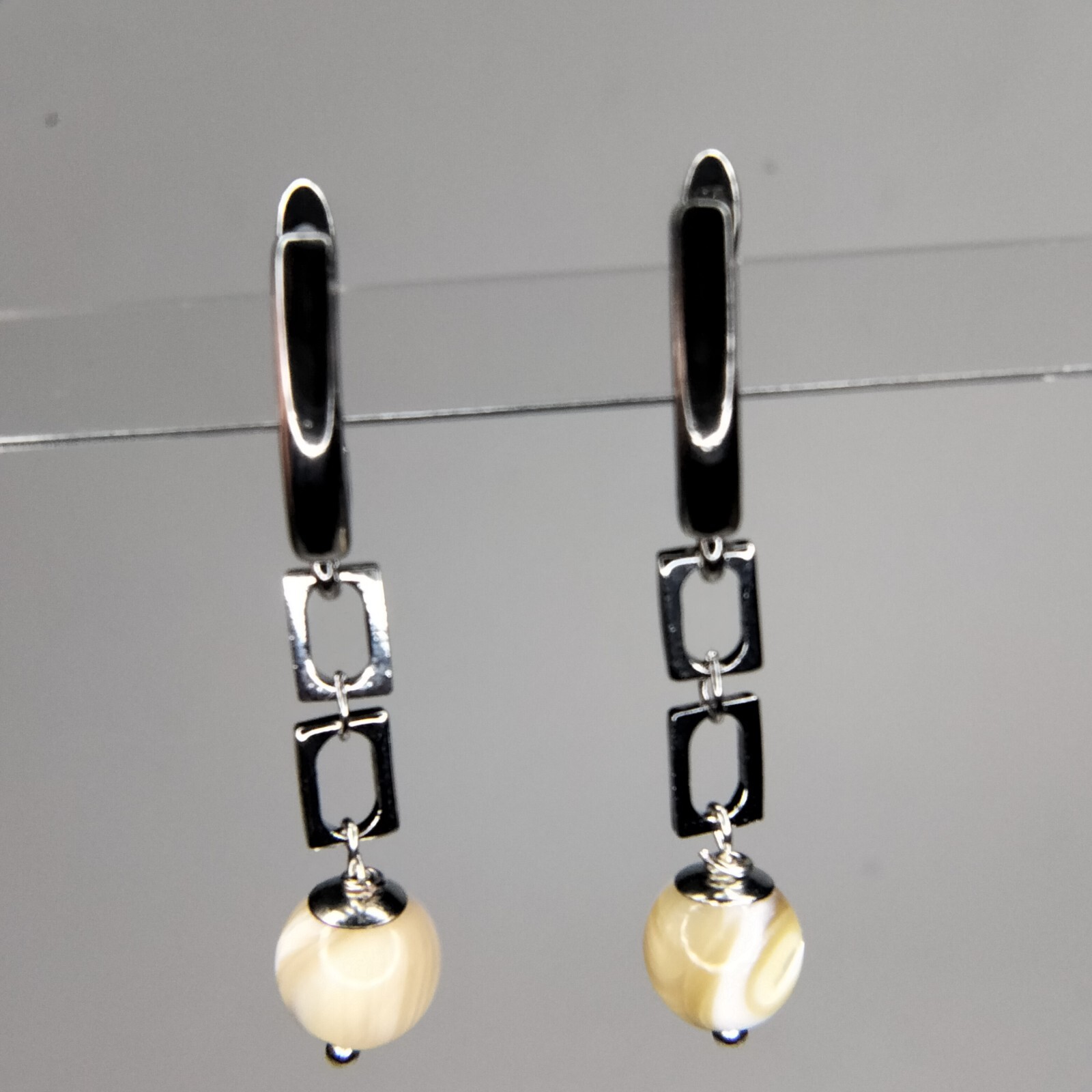 Elegant Shell Pearl Dangle Drop Earrings with 14K Silver Plated Hooks