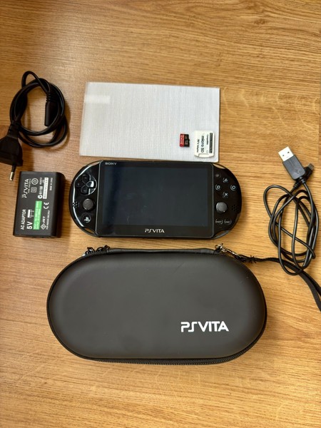 Sony PS Vita Black Value Pack PCH-2000ZX17 Original Console NTSC-J
