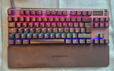 SteelSeries Apex Pro TKL Mechanische Gaming Tastatur